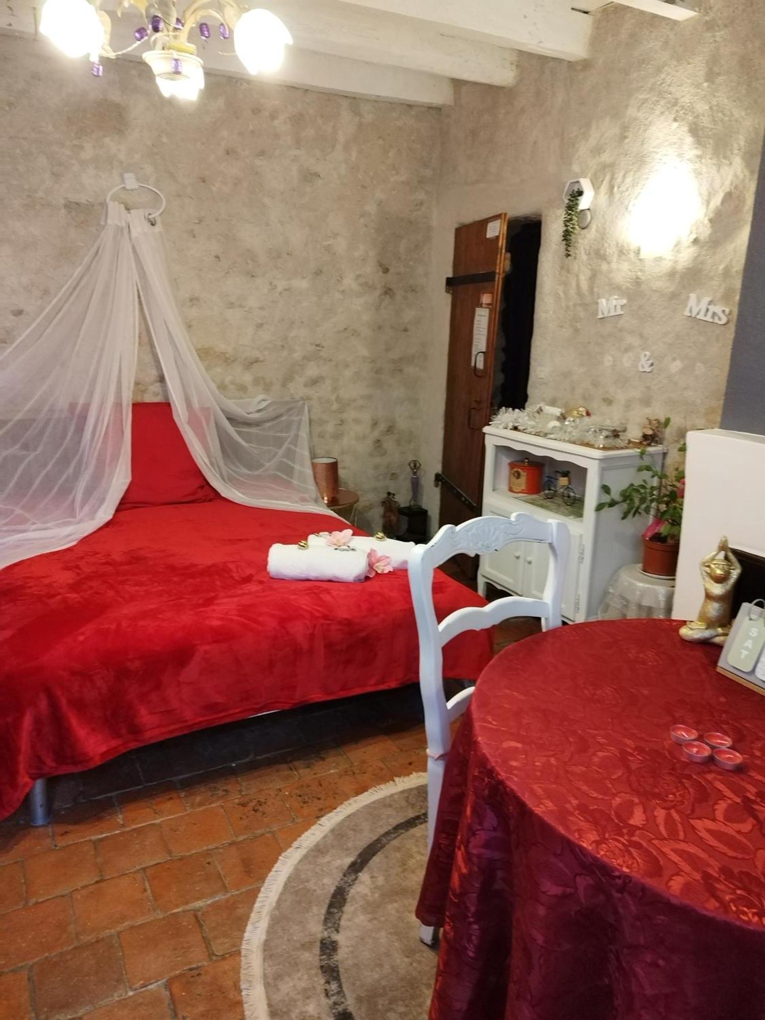 Bed and Breakfast Jacuzzi Massage Sur Rdv,Duo,Reiki,Californien, Reflexologie Plantaire, Et Bouteille Mousseux Offerte Ferolles Экстерьер фото